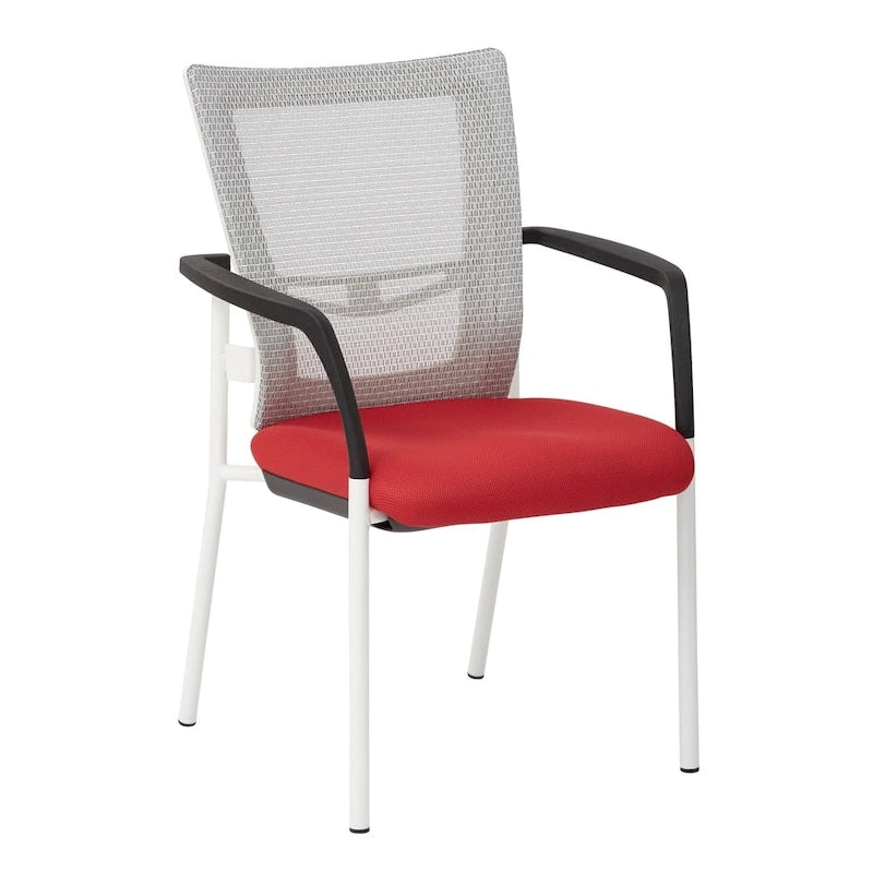 Fauteuil visiteur avec dossier en maille, assise et accoudoirs rembourrés en tissu noir, et piétement finition blanc.