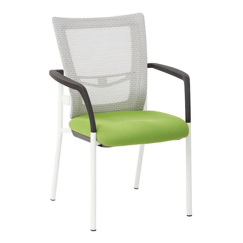 Fauteuil visiteur avec dossier en maille, assise et accoudoirs rembourrés en tissu noir, et piétement finition blanc.
