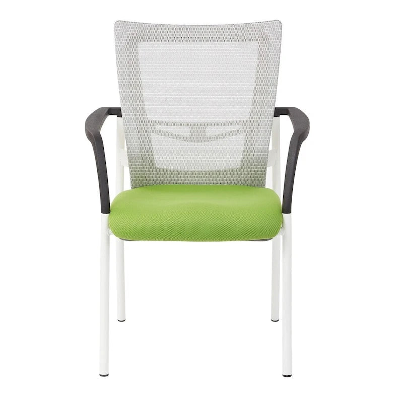 Fauteuil visiteur avec dossier en maille, assise et accoudoirs rembourrés en tissu noir, et piétement finition blanc.